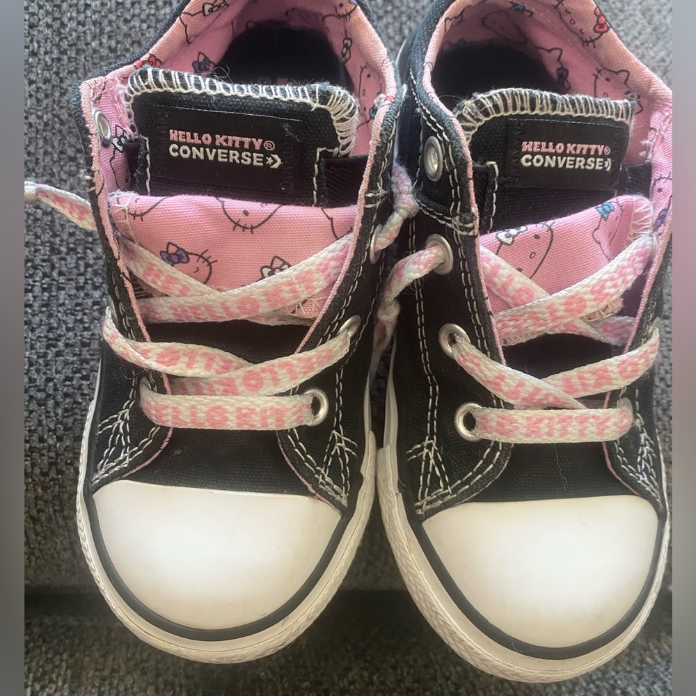 Converse Hello Kitty Black and Pink Girls Sneakers
Size 9 Toddler